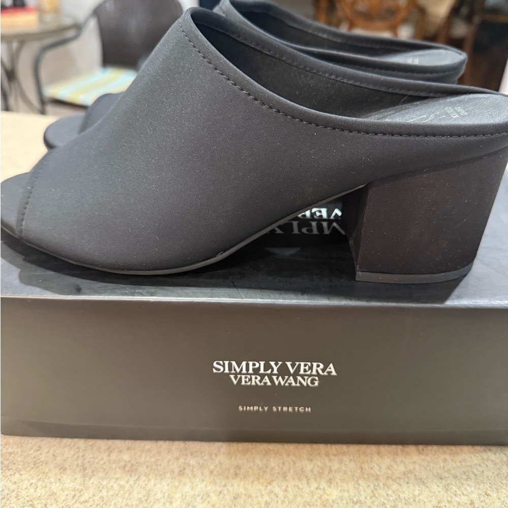 Vera Wang Black Peep-Toe Heeled Shoes - Picture 3 of 7